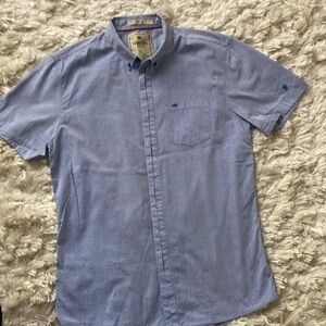 Men short sleeve shirt, the label said XL but it’s more L and slim fit